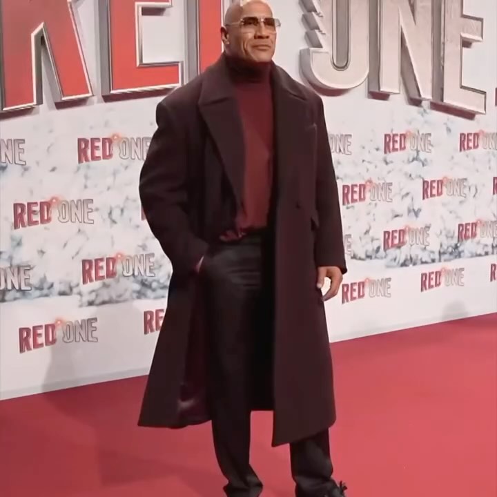 🎬✨ Last week, Berlin’s Uber Platz became a dazzling winter wonderland for the world premiere of RED ONE! Complete with 